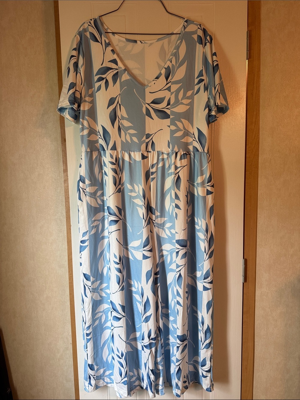 Blue & White Leaf-Print V-Neck Jumpsuit